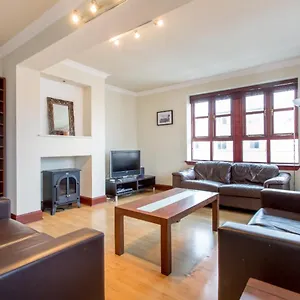 Apartment 2 Bedroom By Leith's Shore, Edinburgh