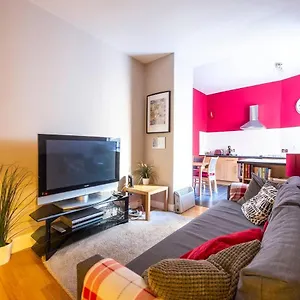 Apartment Joivy Amazing Location - Charming By The Castle!, Edinburgh